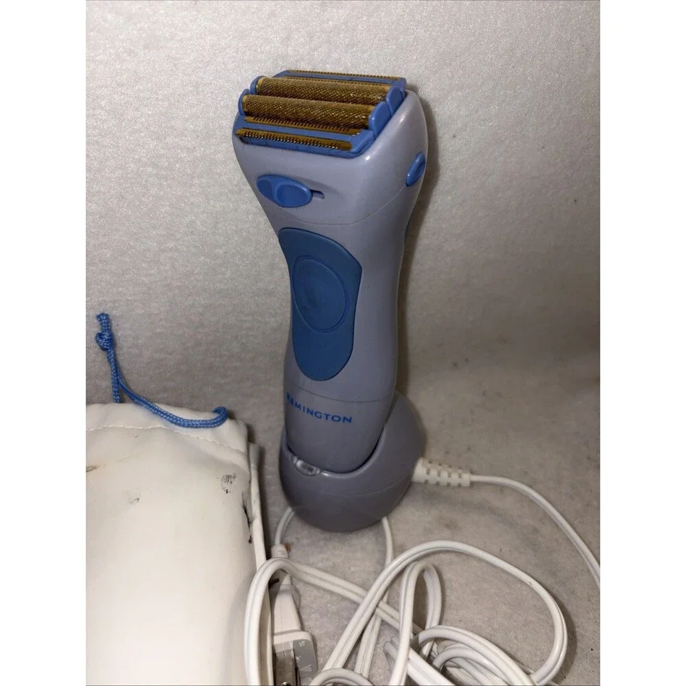 Remington Smooth & Silky Ladies Rechargeable Gold Foil Electric Shaver WDF-5000